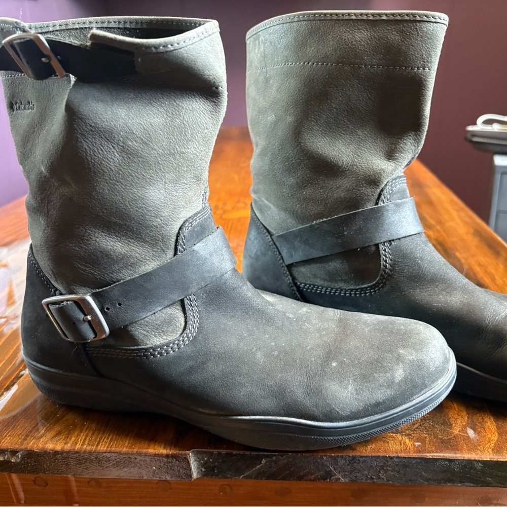 Columbia size 10 booties